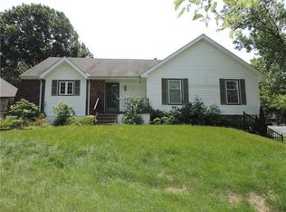 524 NW Brett Cir, Blue Springs, MO 64014