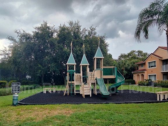 2nd image of 201 SW Palm Dr APT 303