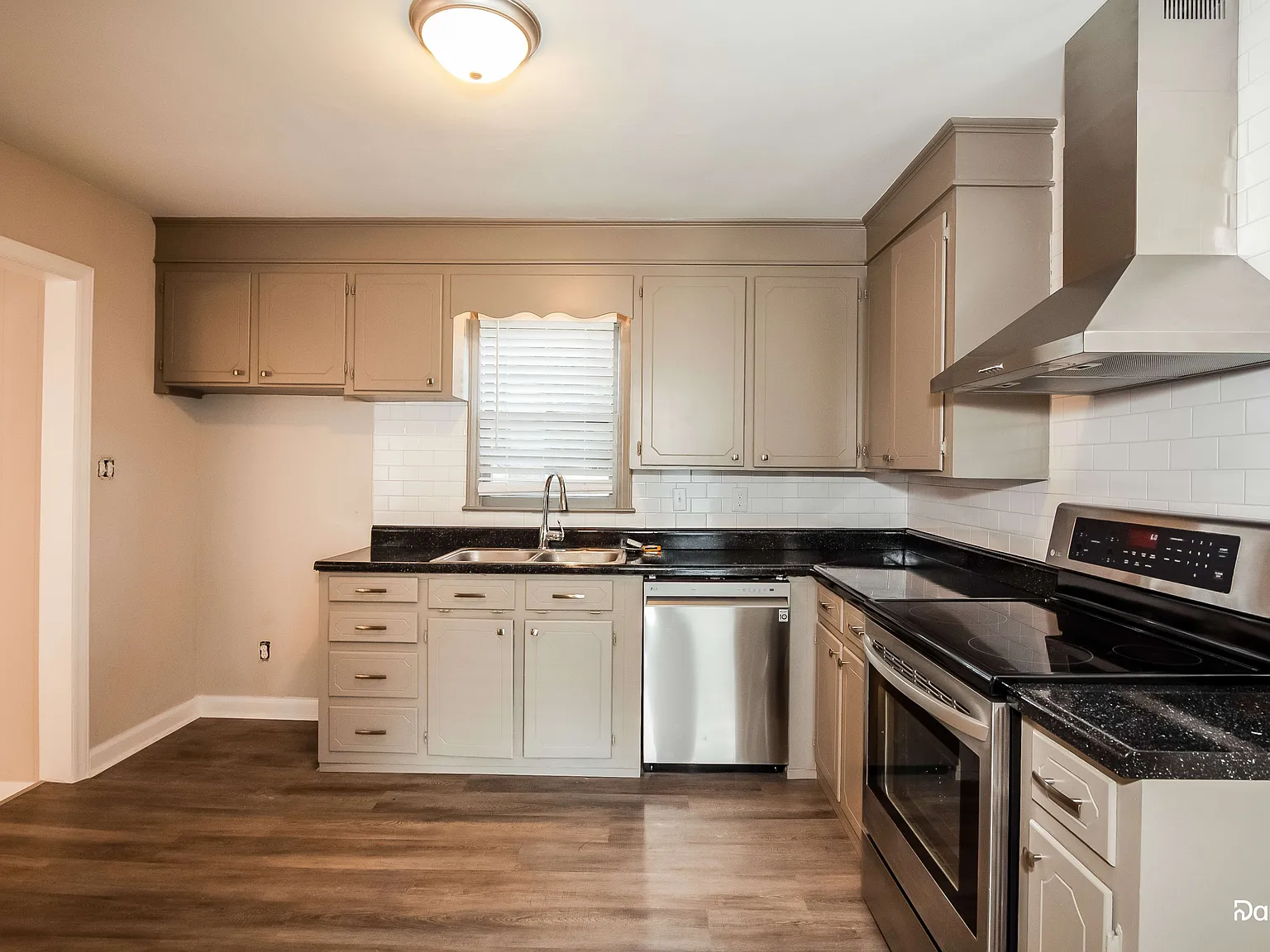 3 bed, 2.0 bath, 1263 sqft, $1,855 — Photo 3