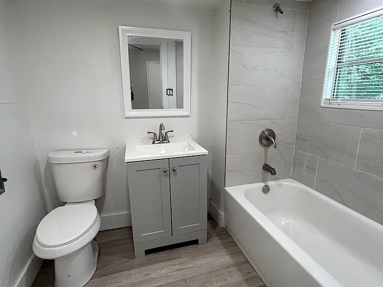 Belvedere Dr — Photo 17