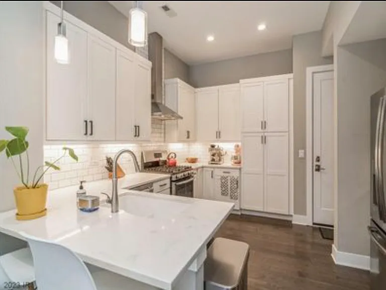252 E Center St — Photo 3