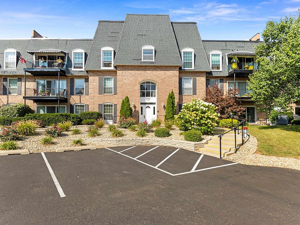1st image of 4900 N Knoxville Ave APT 118A