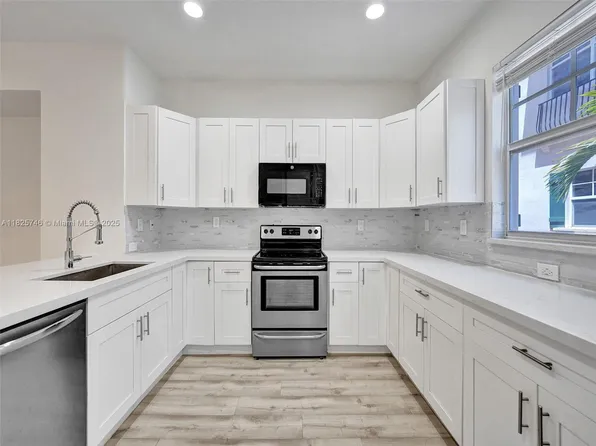 1033 NE 17th Way Unit 904, Fort Lauderdale, FL 33304
