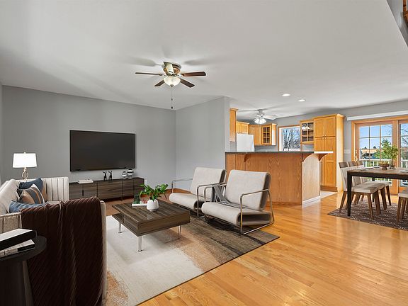 2nd image of 983 7th Ave NW