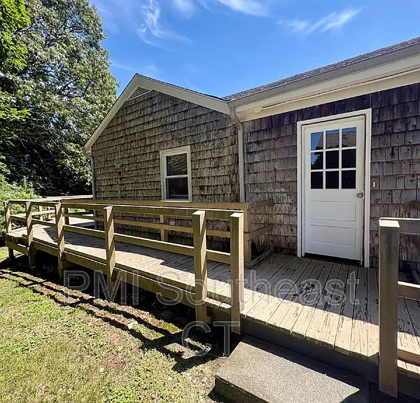 226 Pequot Ave — Photo 3