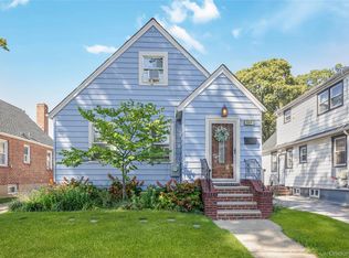 137 Beech St, Valley Stream, NY 11580
