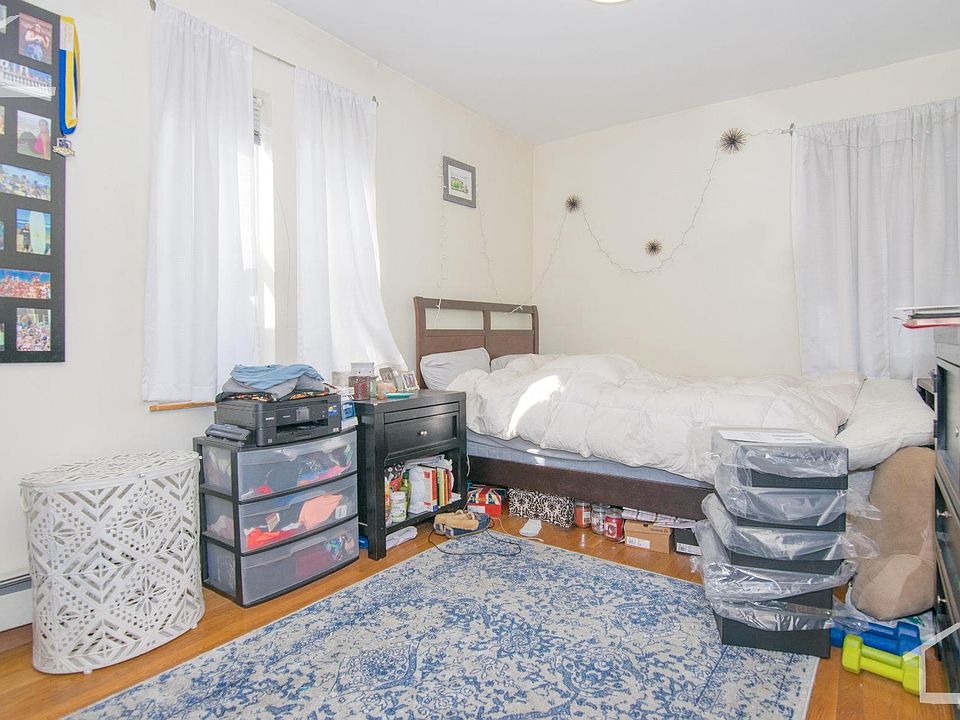 2nd image of 546 Washington St #1