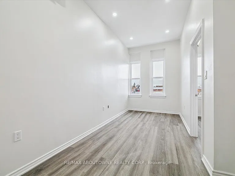 68 Peel St #3 — Photo 6