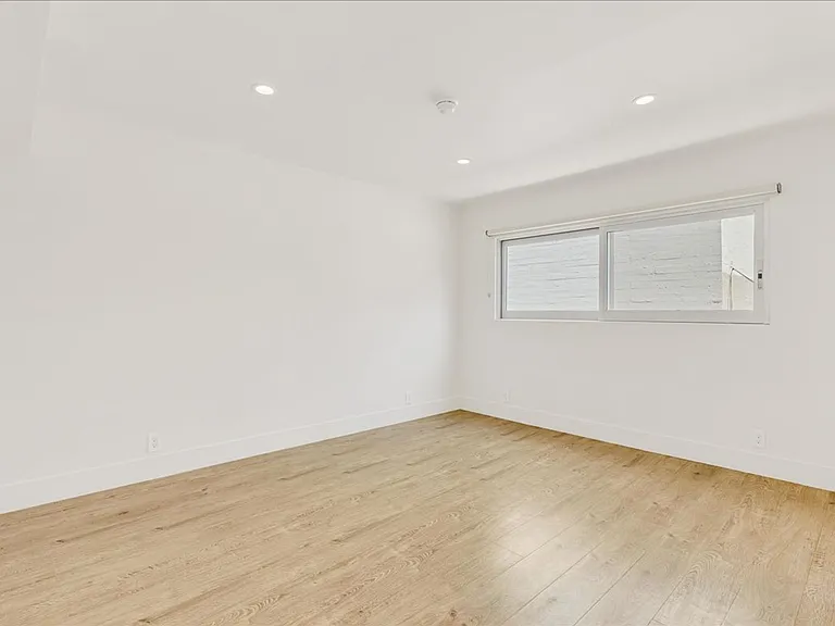 210 S Hamilton Dr #9 — Photo 13