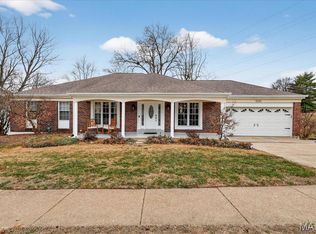 13290 Kenroyal Dr, Saint Louis, MO 63131