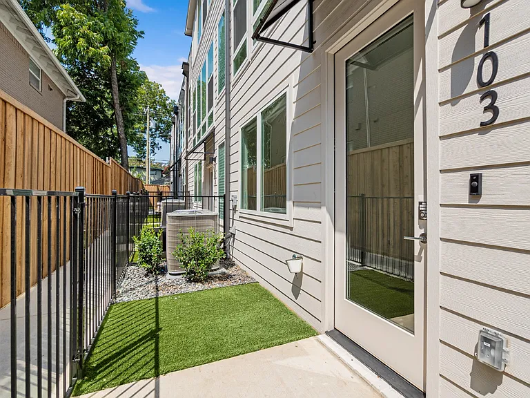 6319 Richmond Ave — Photo 2