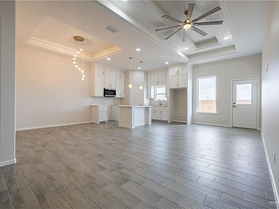 4th image of 1109 N Altuve Dr