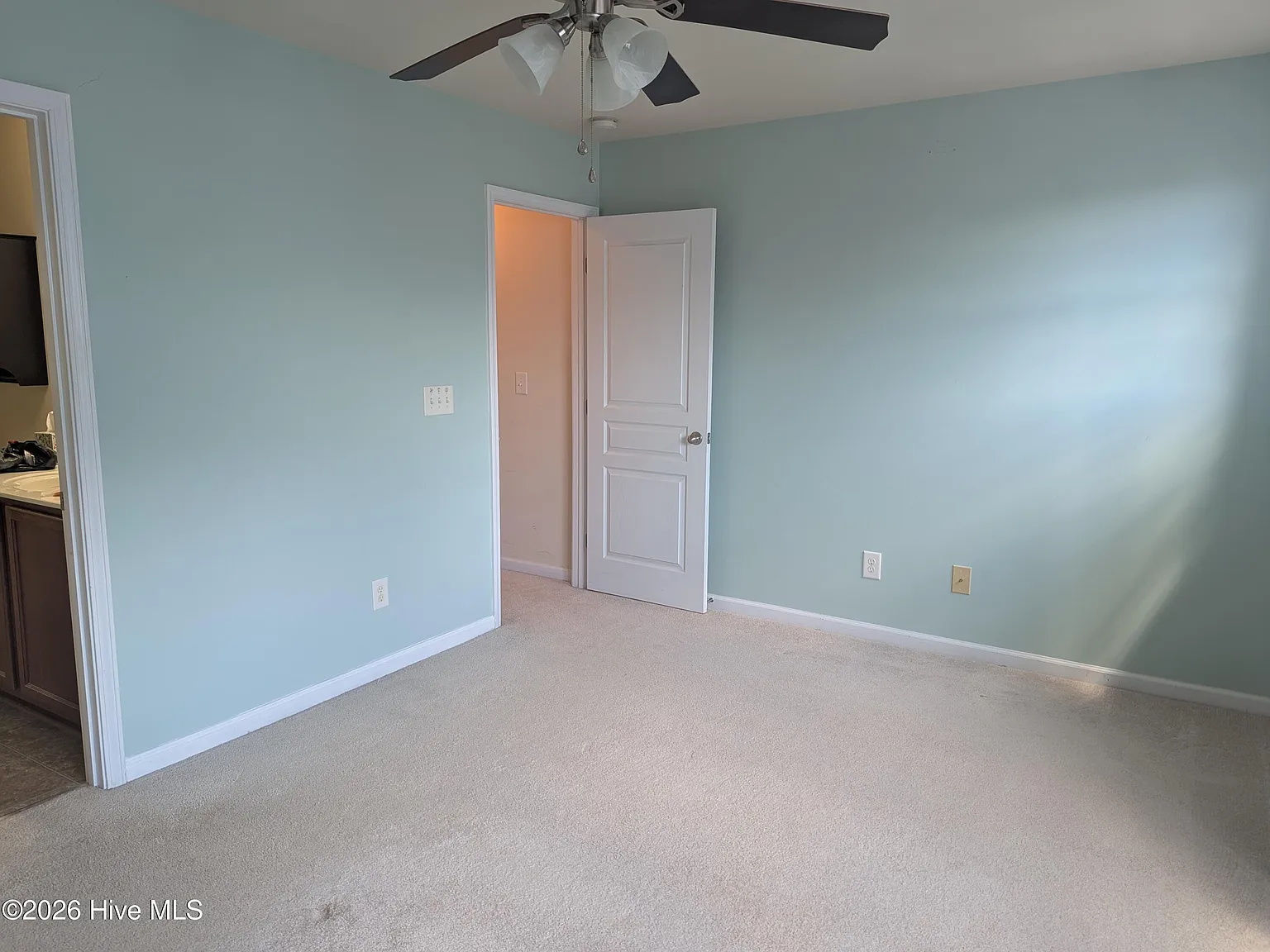 3 bed, 2.5 bath, $1,925 — Photo 3