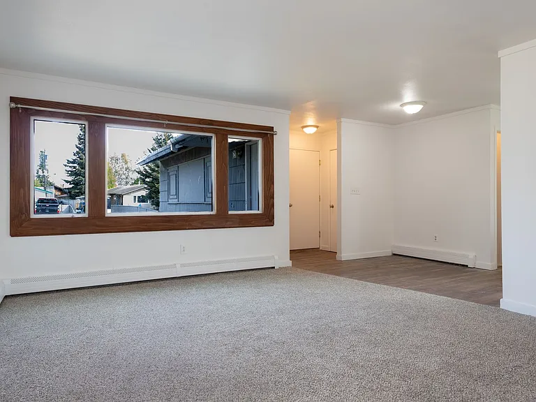 248 Bentley Dr — Photo 4