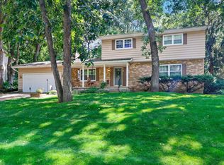 817 Powder Horn Rd, Sun Prairie, WI 53590