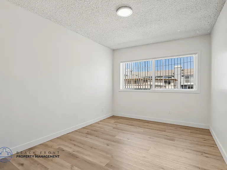 1458 Marine Ave — Photo 13