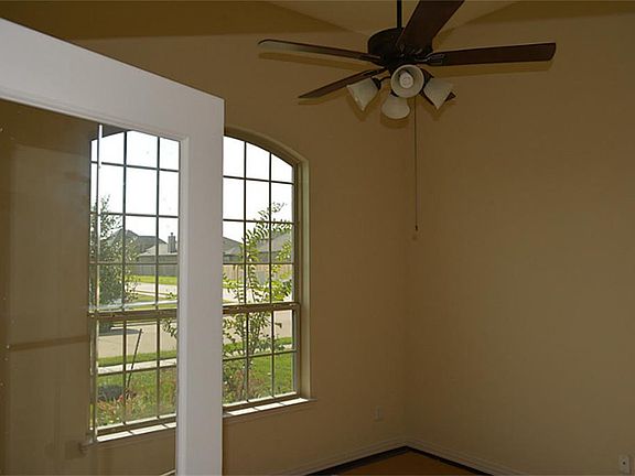 5th image of 16030 Laura Beth Dr