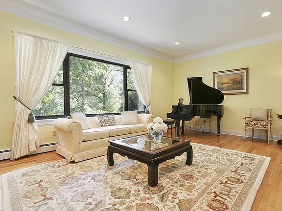 002-photo-living-room-8510384.jpg