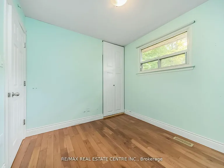 126 Culham St — Photo 11