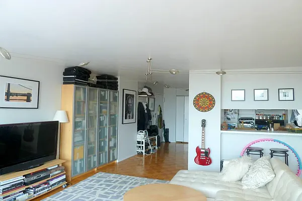 Rented by Town Residential | media 9