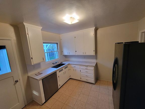 2nd image of 340 Rosewood Ave