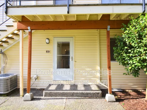 421 N Hayden Bay Dr, Portland, OR 97217