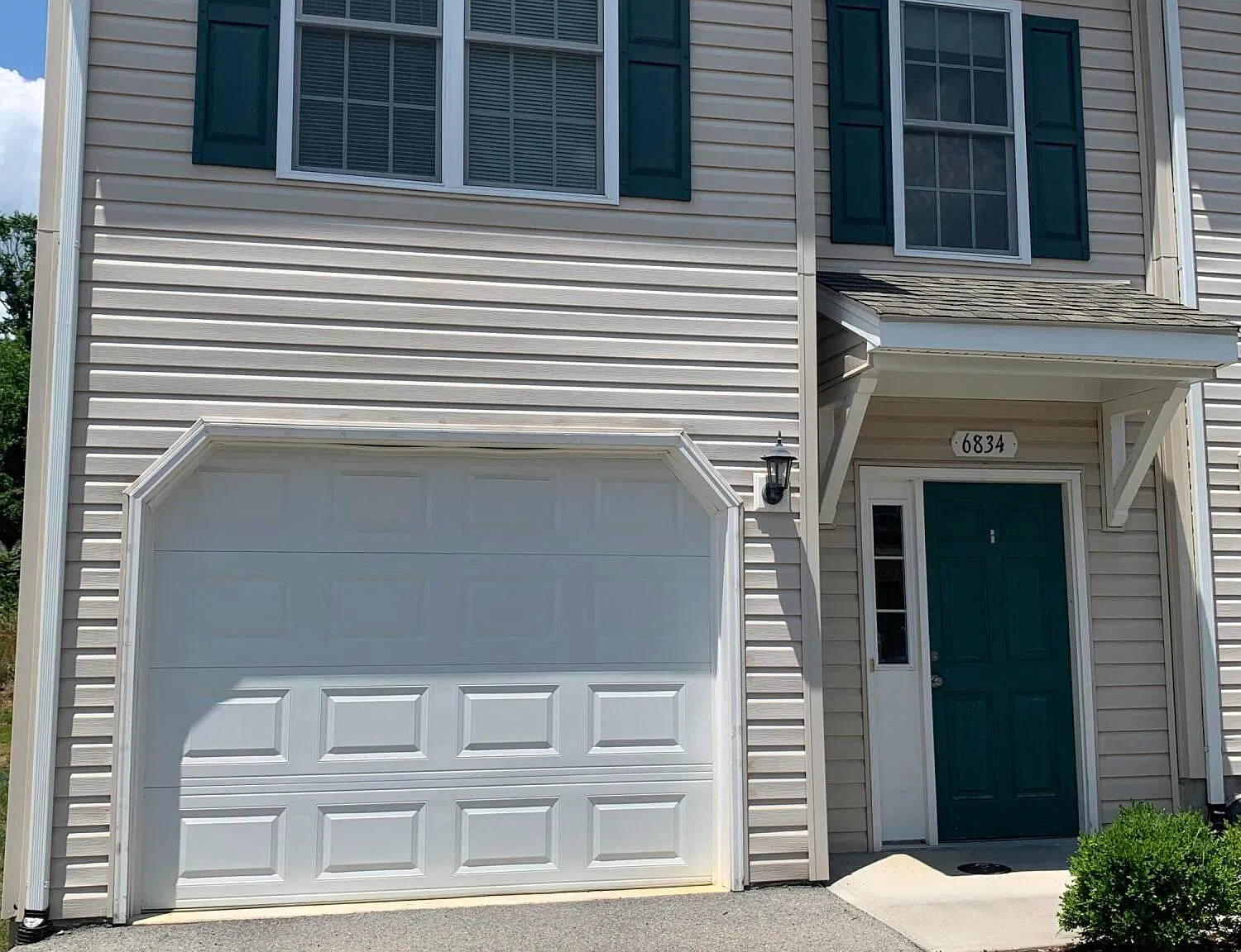 2 bed, 2.5 bath, 1440 sqft, $1,749 — Photo 1