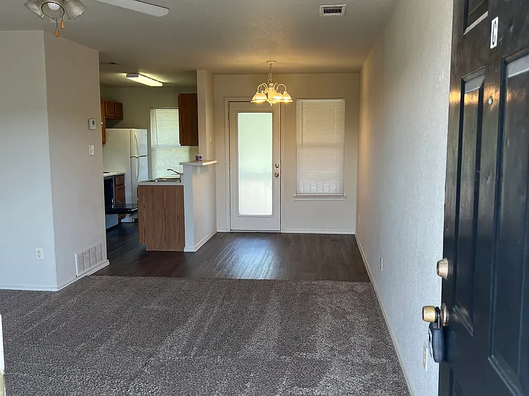 411 Creek St — Photo 5