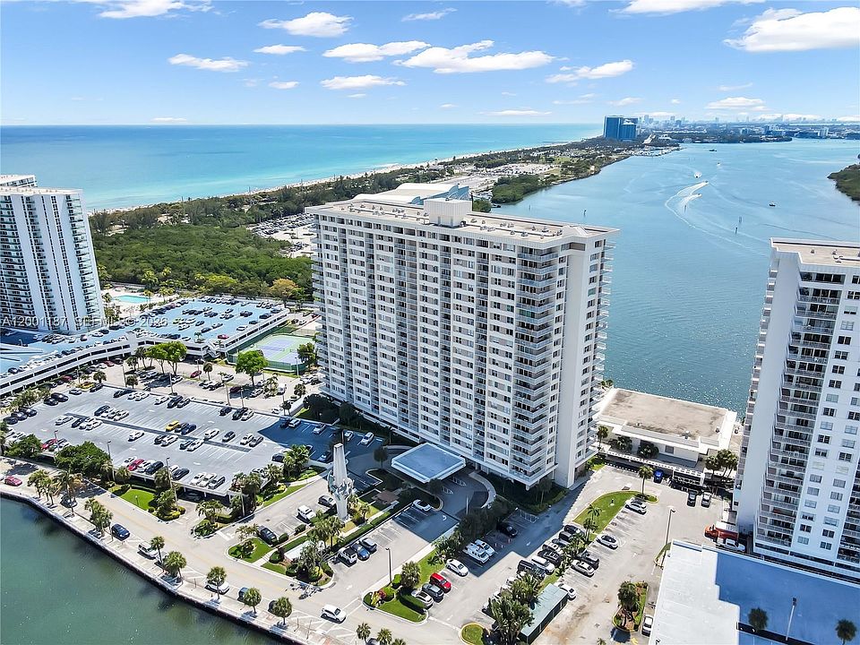 1st image of 300 Bayview Dr APT 315