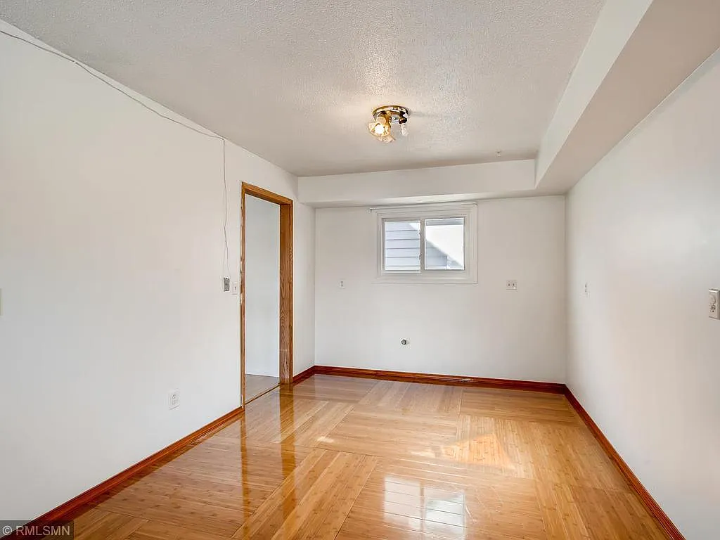 5 bed, 1600 sqft, $680 — Photo 4