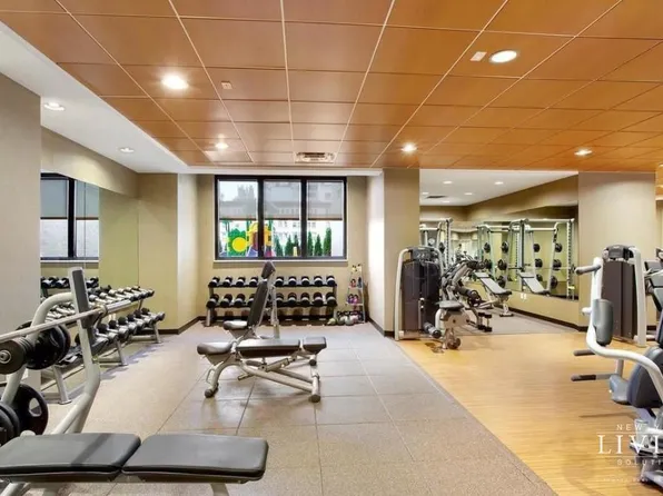 330 East 38th Street image 22 of 24