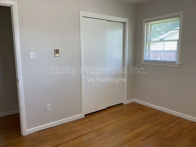 2402 Wellington St — Photo 5