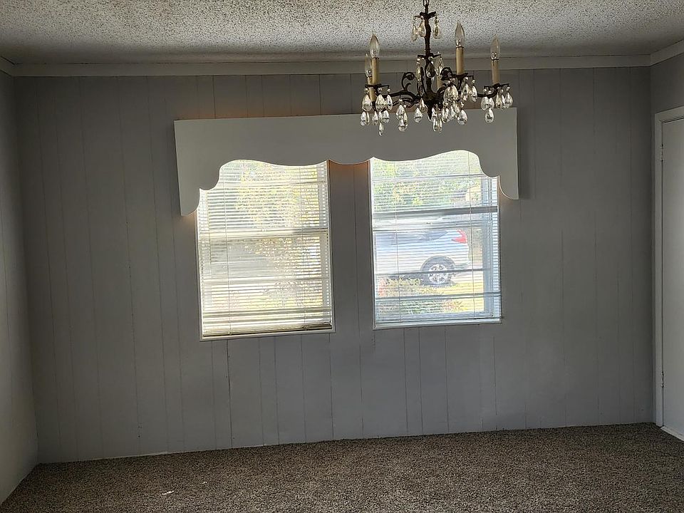 1st image of 104 S Houston St