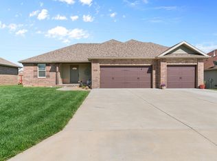 2112 N Boardwalk Ave, Strafford, MO 65757