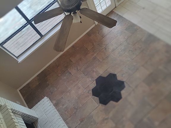 4th image of 904 Bridgewater Ln