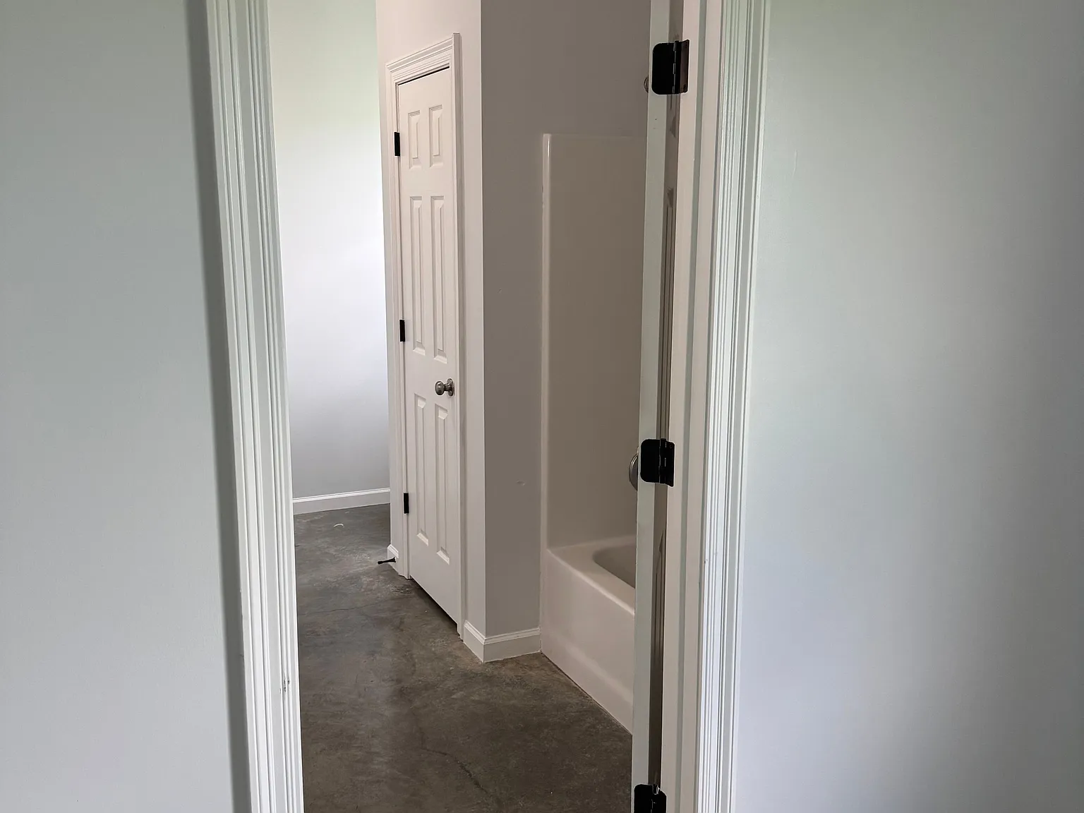 3 bed, 2.0 bath, 1350 sqft, $1,350 — Photo 2