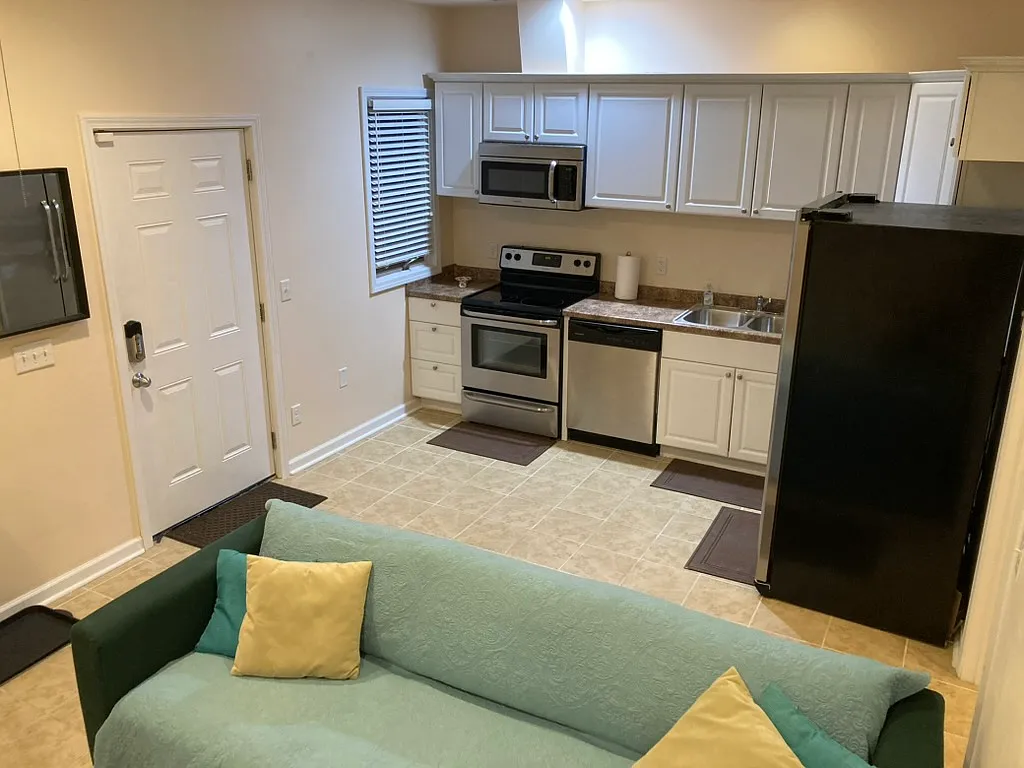 1 bed, 450 sqft, $1,125 — Photo 3