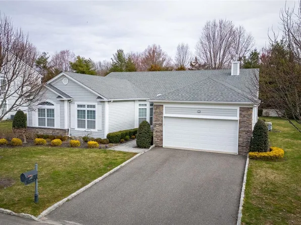 53 Hamlet Woods Drive, Saint James, NY 11780