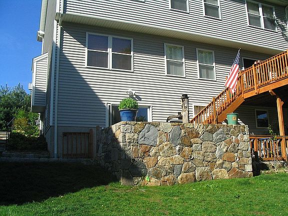 3rd image of 90 N Taylor Ave
