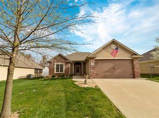 814 NW Cedar Ln, Grain Valley, MO 64029
