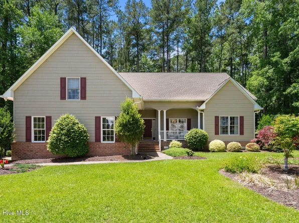 102 Maurice Court, Chocowinity, NC 27817