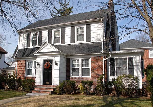 1st image of 98 Iris Ave