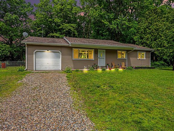 3rd image of 1100 Orchard Dr