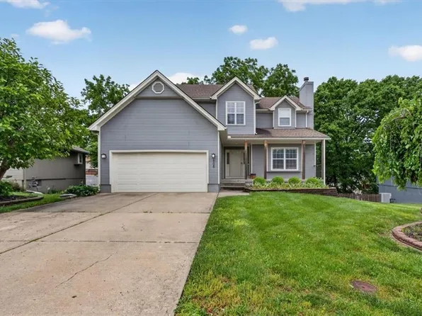 908 NE Michael Dr, Lees Summit, MO 64086