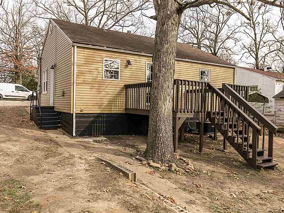 3rd image of 904 Kendall Dr