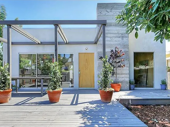 5740 Meridian St, Los Angeles, CA 90042