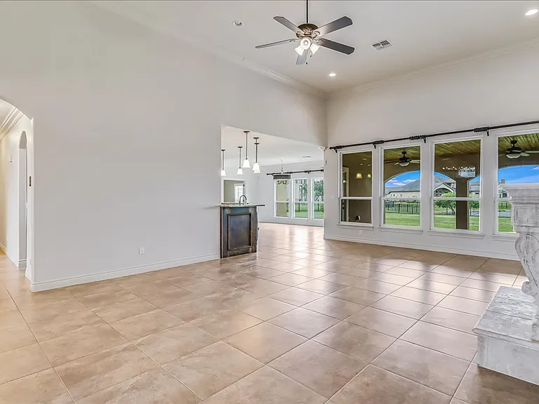 6241 Lago Vista Dr — Photo 6