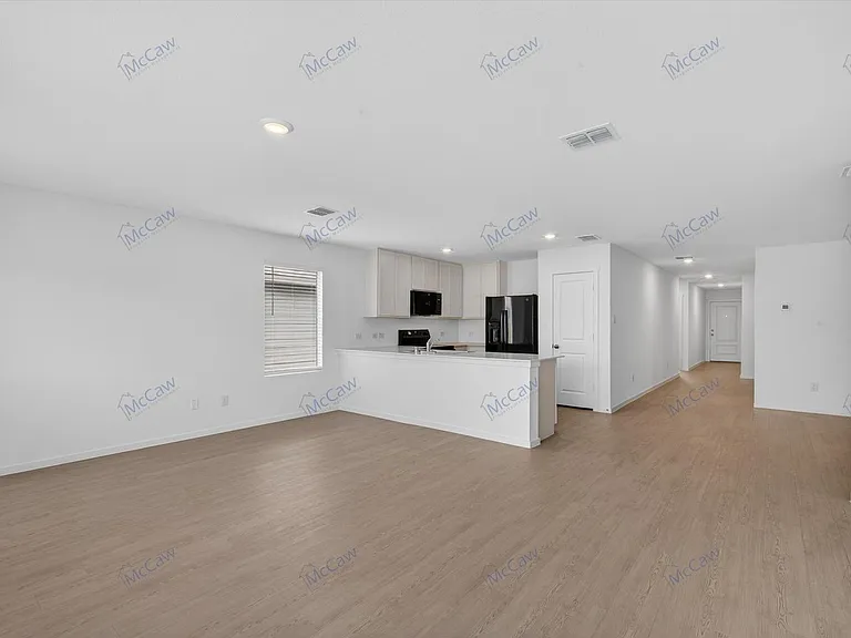 639 Montclair Ave — Photo 5