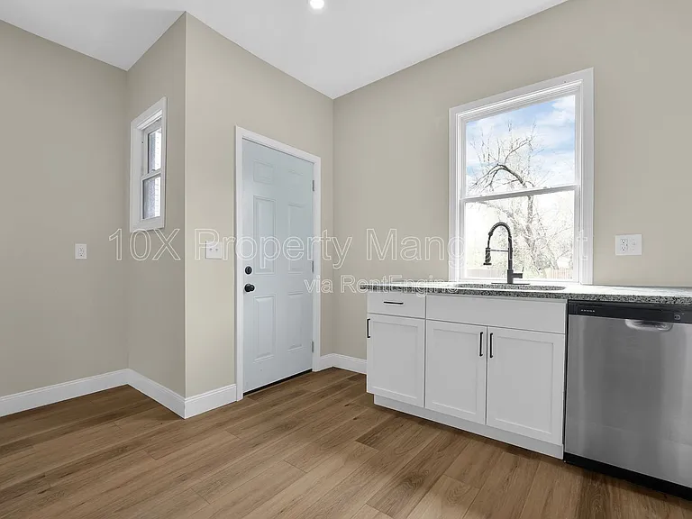 555 Kimball Pl — Photo 11