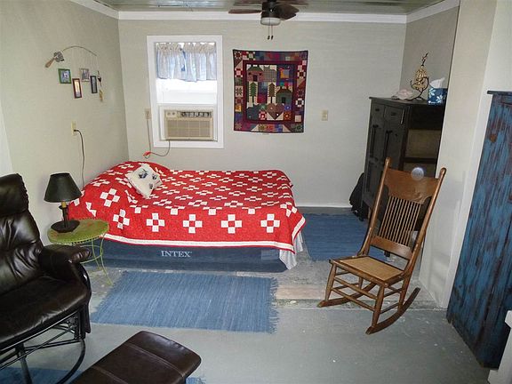 3rd image of 72 Lake Warren Dr